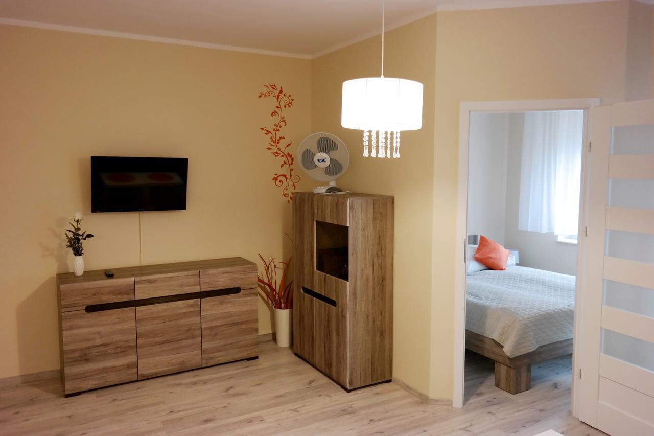 Polonia Apartamenty 코워브제크 외부 사진